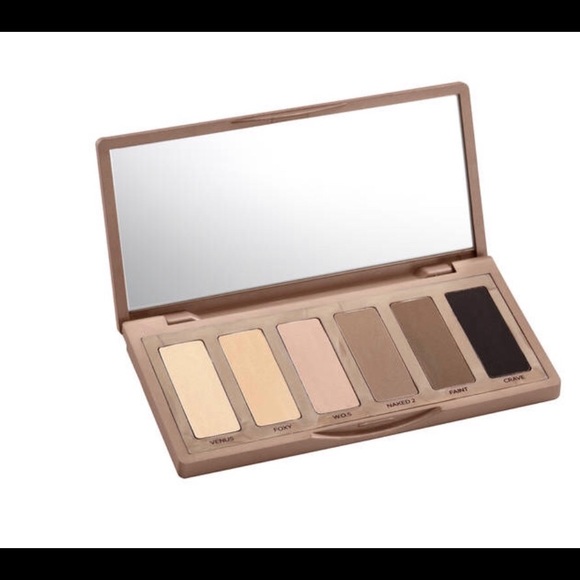 Urban Decay Naked Basics eyeshadow palette - Picture 2 of 8
